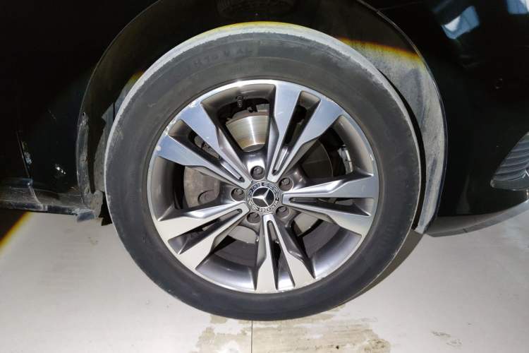 Used Mercedes-Benz V-Class 2018 V 260 Avantgarde Edition China VI Right Front Wheel Hub