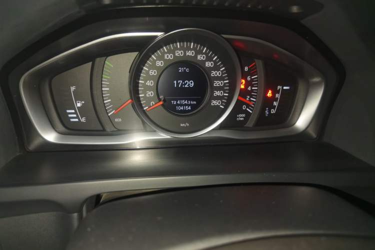 Used Volvo S60 2015 S60L 2.0T Zhiyuan Edition
