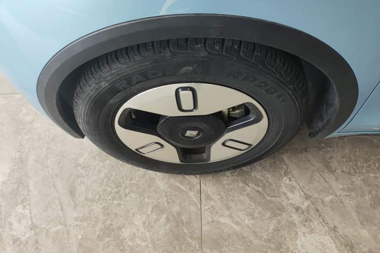 Used Baojun E300 2020 Plus Interstellar Smart Edition Left Front Wheel Hub