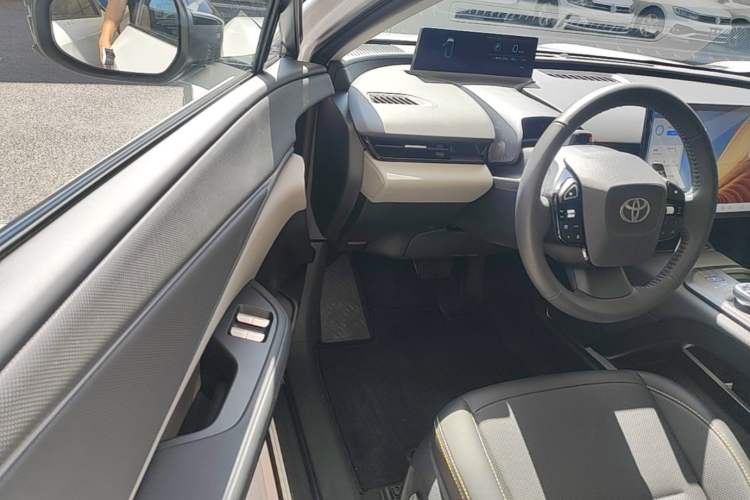Used Toyota bZ5 2025 Model 550 PRO
