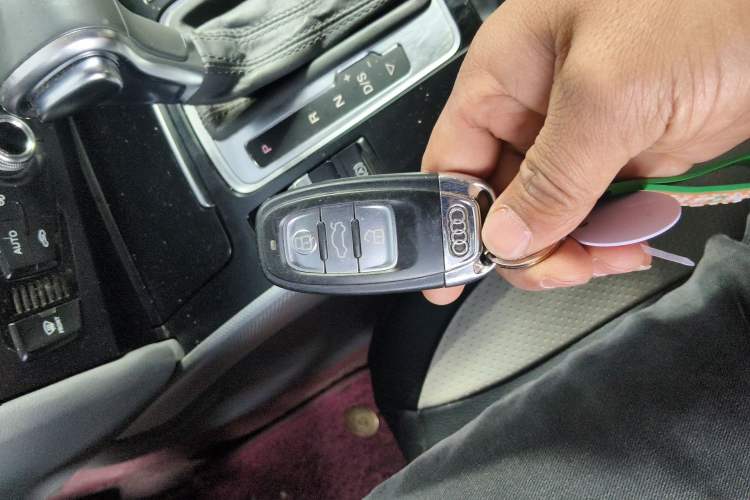 Used Audi A4L 2013 35 TFSI Automatic Standard Model Vehicle Key