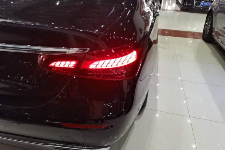 Used Mercedes-Benz E-Class 2022 Revised Version E 300 L Fashion Edition Right Rear Taillight