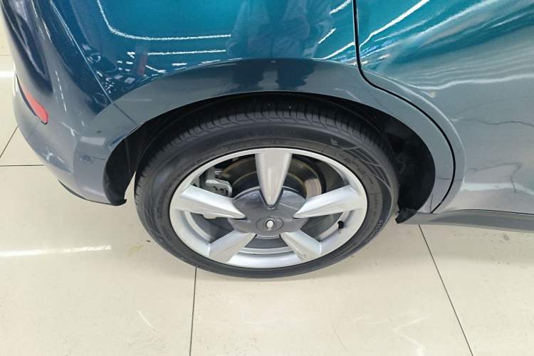 Used ORA Good Cat 2021 400km Standard Range Athena Edition Lithium-Ion Battery Right Rear Wheel Hub