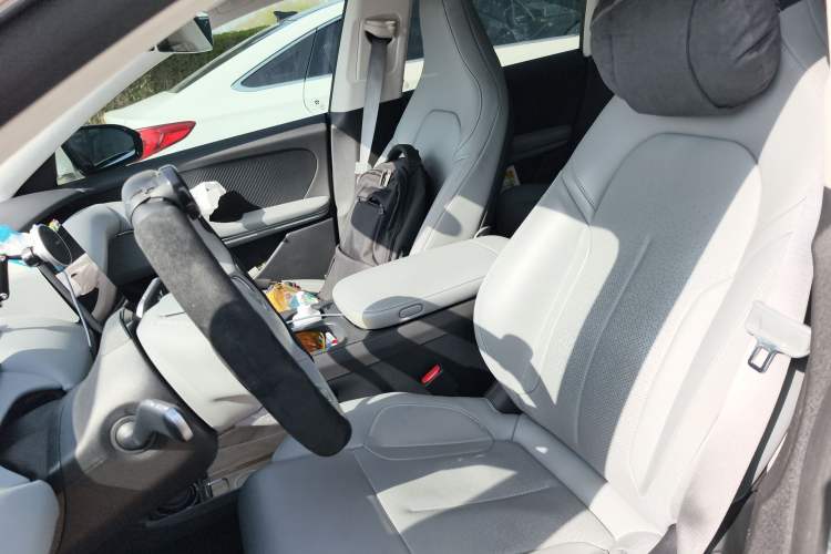 Used Nio ET5 2024 75 kWh Left Front Seat