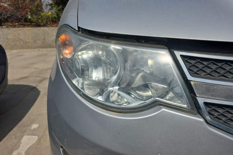Used Wuling Hongguang 2014 1.5L S Standard Version Right Front Headlight