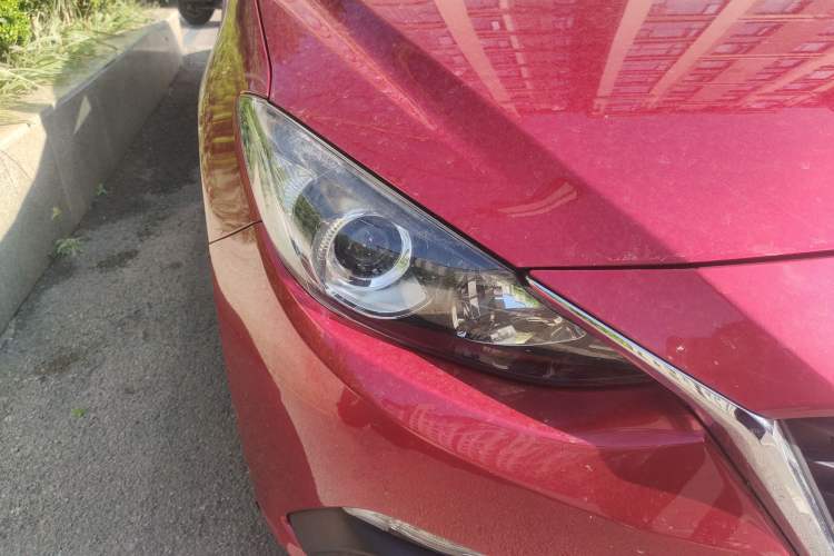 Used Mazda 3 Axela 2014 Sedan 1.5L Automatic Luxury Model