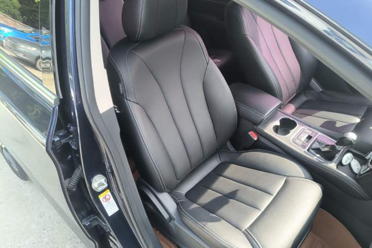 Used BYD Song MAX 2017 1.5T Automatic Smart Connect Luxury 7-Seater Right Front Seat