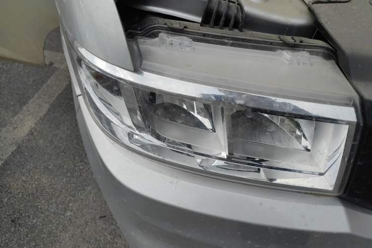Used Wuling Rongguang Small Truck 2024 1.5L Double-Cab Extra-Long LAR Right Front Headlight