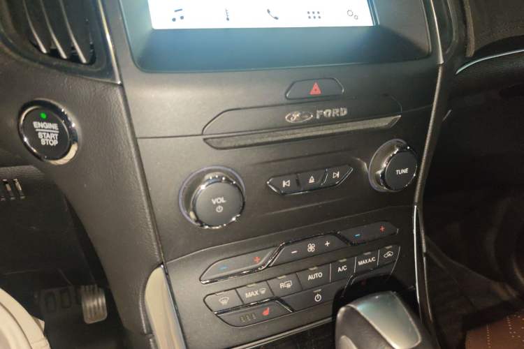 Used Ford Edge 2018 EcoBoost 245 Two-Wheel-Drive Titanium 7-Seater China VI Standard Audio And AC Panel