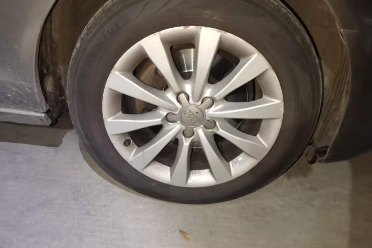 Used Audi A6L 2012 TFSI Standard Model Right Front Wheel Hub