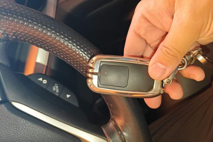 Used Honda CR-V 2016 2.0L Two-Wheel Drive Classic Edition Vehicle Key