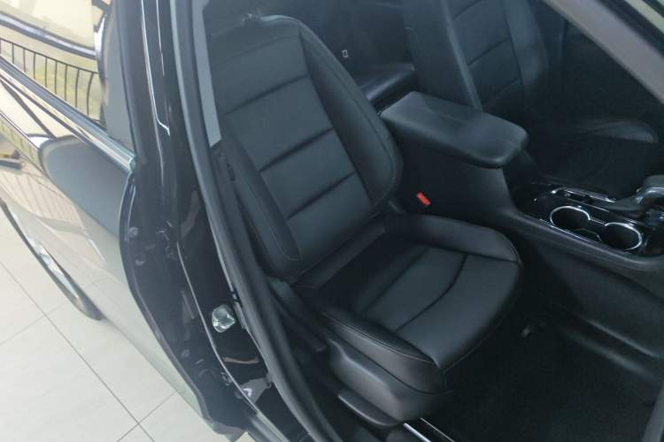 Used Chevrolet Equinox 2021 535T Yujie Edition Right Front Seat