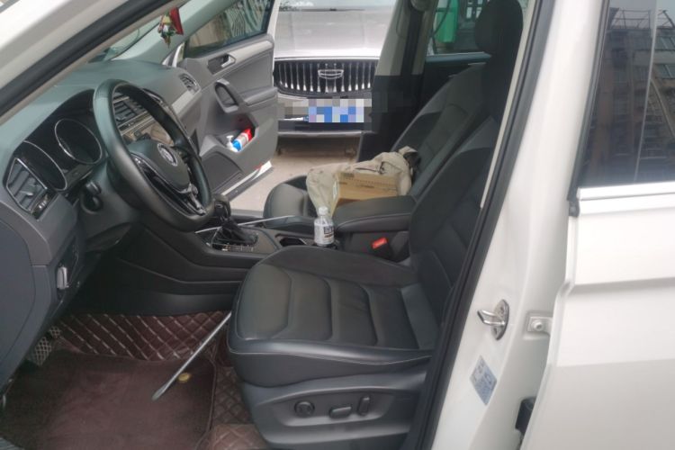 Used Volkswagen Tiguan L 2017 330TSI Automatic Two-Wheel Drive Luxury Edition Left Front Seat