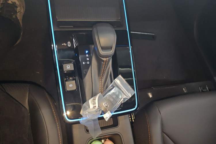 Used Toyota Corolla 2026 Model 1.8L Dual-Engine Elite Edition Gear Lever