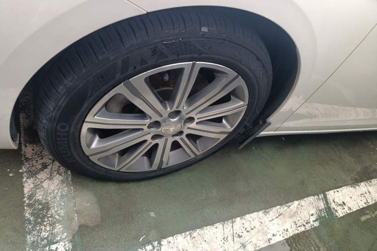 Used Peugeot 408 2016 1.6T Automatic Luxury Edition Left Front Wheel Hub