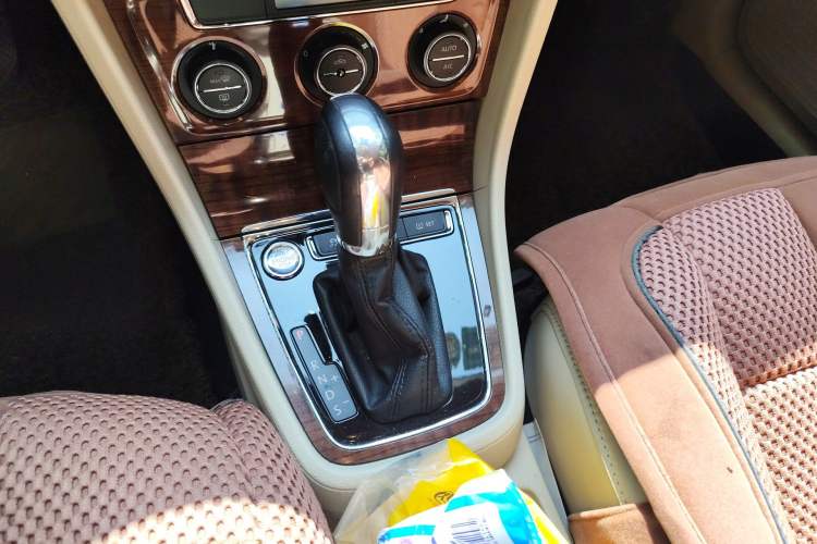 Used Volkswagen Lavida 2013 Revised Version 1.6L Automatic Luxury Edition
