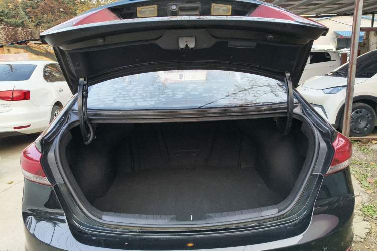 Used Hyundai Elantra (6th Generation / Lingdong) 2016 1.6L Automatic ZhiXuan – Elite Version Trunk