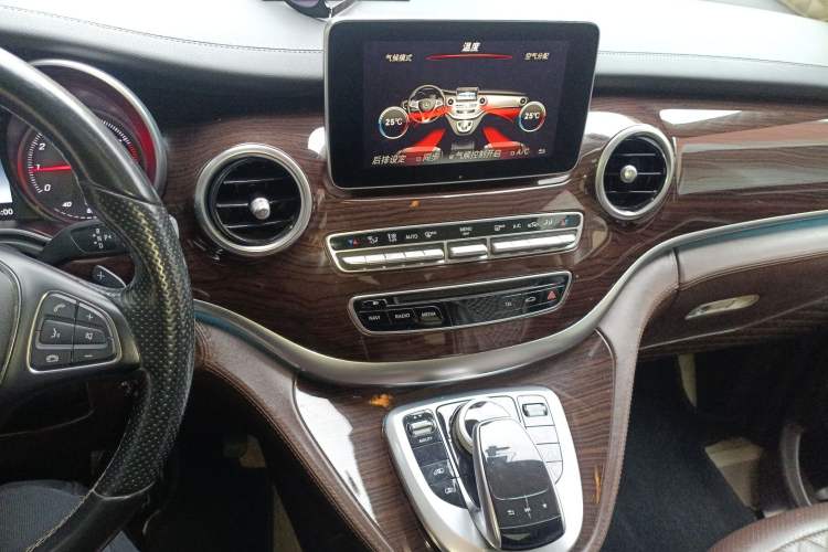 Used Mercedes-Benz V-Class 2016 V 260 Avantgarde Edition