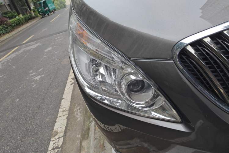 Used Buick GL8 2014 2.4L CT Luxury Business Comfort Edition Right Front Headlight