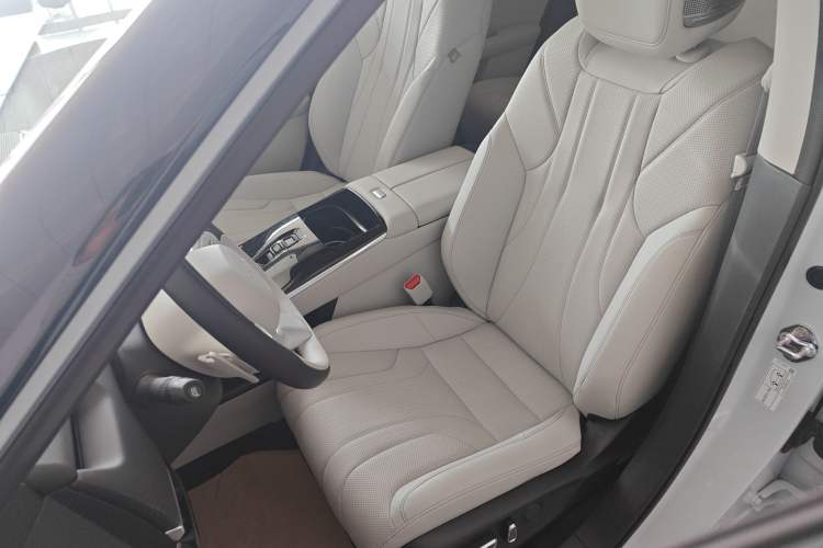 Used Honda P7 2025 Rear-Drive Long-Range Plus
