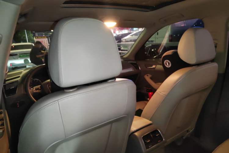 Used Audi Q5 2013 40 TFSI Technology Edition Headliner