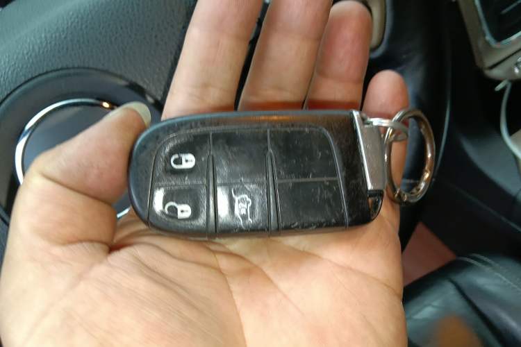 Used Jeep Grand Cherokee 2016 3.0L Comfort Navigation Edition Vehicle Key