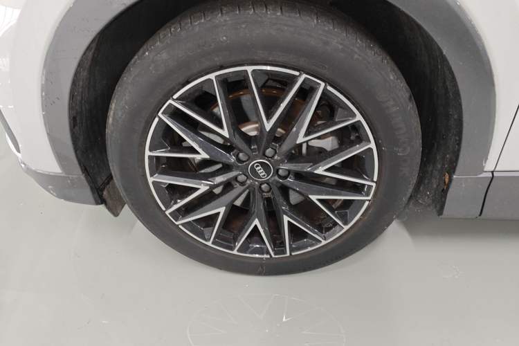 Used Audi Q5 e-tron 2023 40 e-tron Starry Edition Mecha Kit
