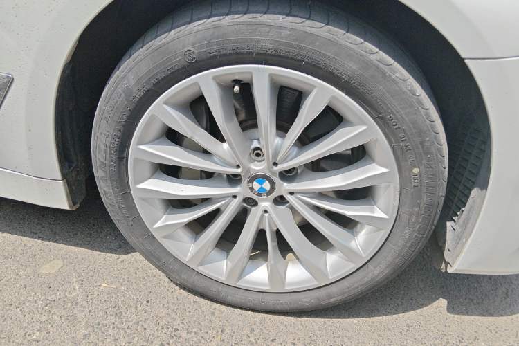 Used BMW 5 Series 2018 530Li xDrive Luxury Package Right Front Wheel Hub