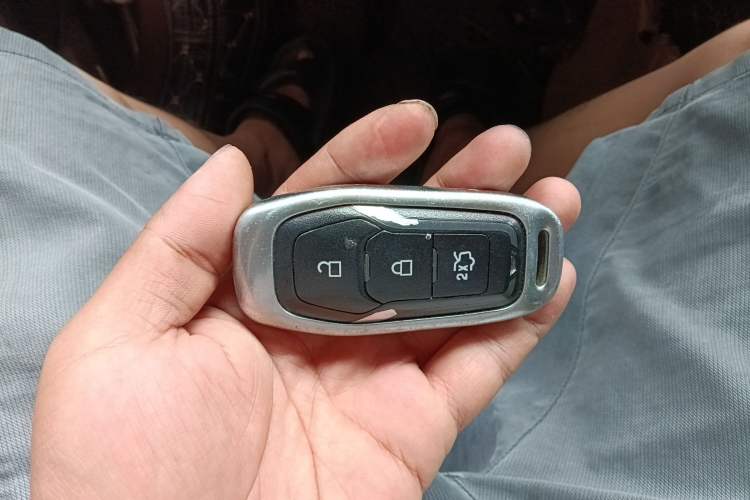 Used Ford Edge 2016 EcoBoost 245 Two-Wheel-Drive Titanium 7-Seater
