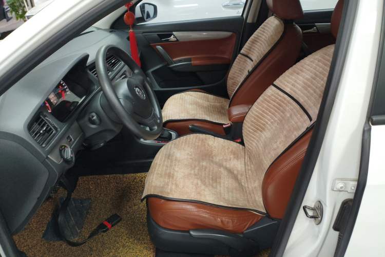 Used Volkswagen Lavida 2013 Revised Classic 1.6L Automatic Fashion Edition