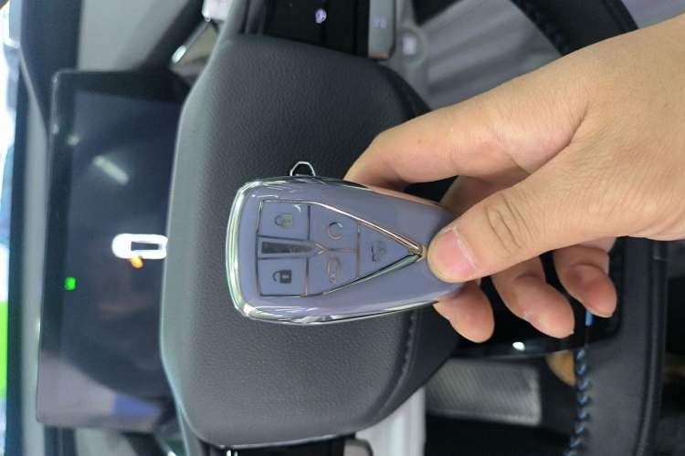 Used CHANGAN OSHAN Z6 New Energy 2022 Blue Whale iDD 150KM Flagship PLUS Smart Parking Edition