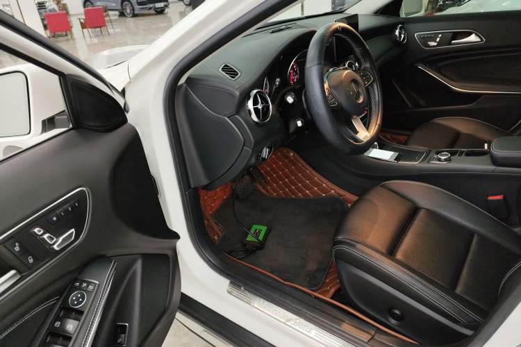 Used Mercedes-Benz GLA 2017 GLA 220 4MATIC Luxury Model
