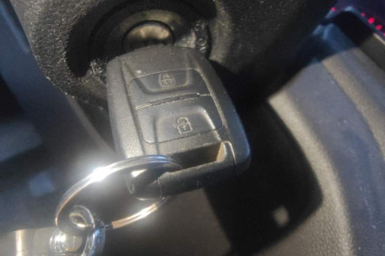 Used Wuling Hongguang V 2022 1.5L Jingqu Edition Electric-Assist LAR Vehicle Key