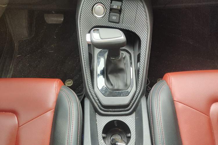 Used Haval H2s 2018 Red-Label 1.5T Dual-Clutch ZhiShang Model Gear Lever