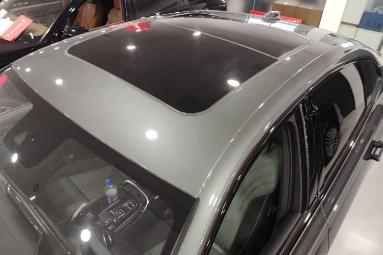 Used Hongqi H9 2024 2.0T Qixiang Private Style Edition
