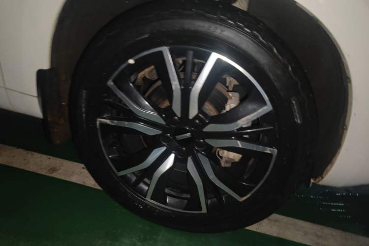 Used Wey VV7 2017 2.0T Flagship Model Right Front Wheel Hub