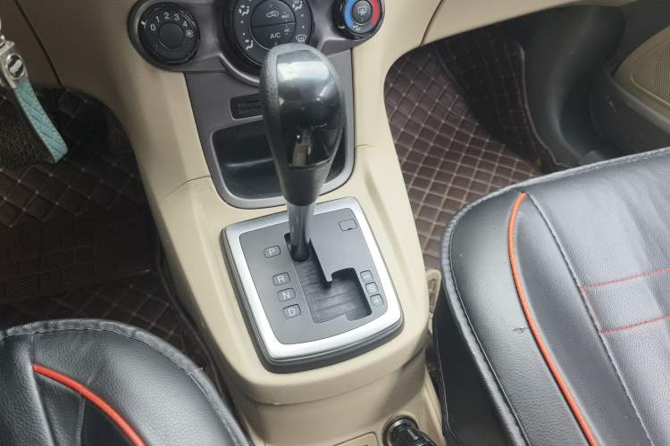 Used Ford Fiesta 2011 Sedan 1.5L Automatic Fashion Edition Gear Lever