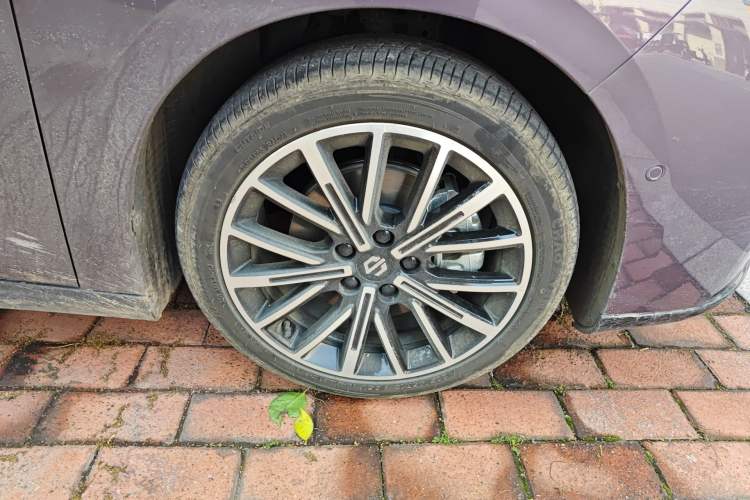 Used Leapmotor B01 2025 550 LiDAR Edition Right Front Wheel Hub