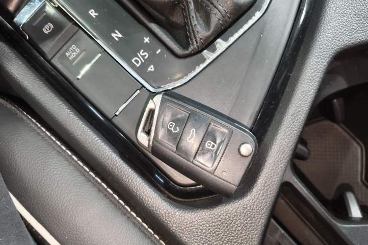 Used Volkswagen Tiguan L 2019 Restyled 330TSI Automatic Two-Wheel Drive R-Line Flagship Version China VI Standard