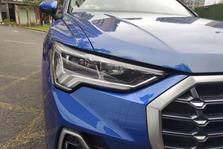 Used Audi Q3 2019 40 TFSI Fashion Dynamic Model Right Front Headlight