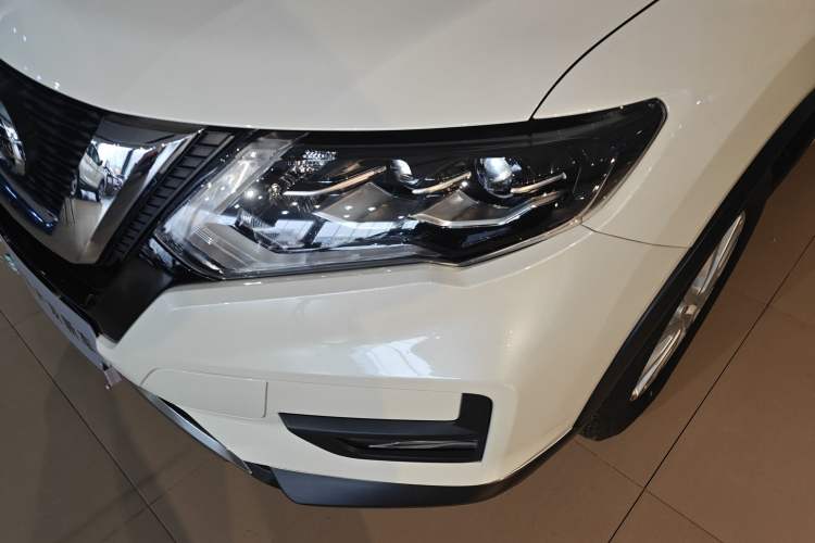 Used Nissan X-Trail 2023 Classic 2.0L Two-Wheel Drive Smart Connect Premium Edition