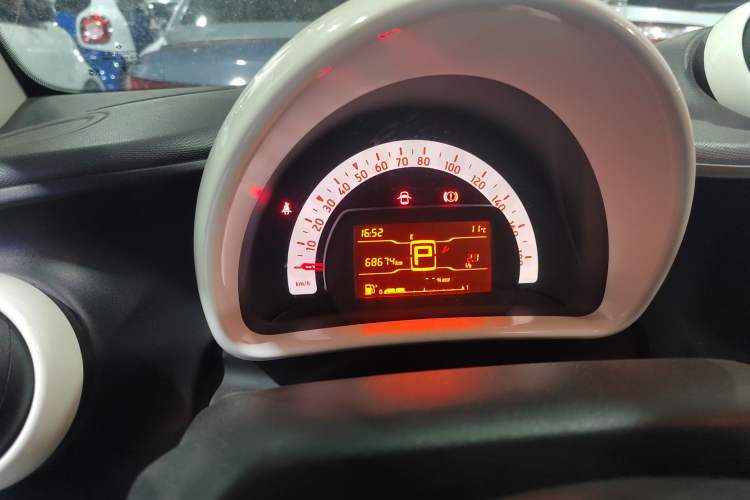 Used smart fortwo 2015 1.0L 52 kW hardtop Dynamic version