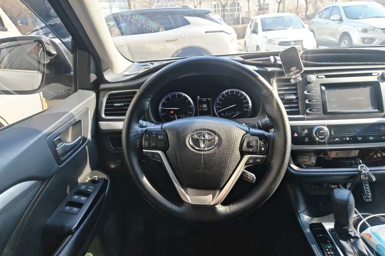 Used Toyota Highlander 2018 2.0T Four-Wheel Drive Luxury Edition 7 Seats China V Emission Standard
