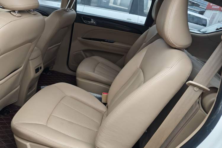 Used Baojun 730 2016 1.5T Manual Comfort Version 7 Seats