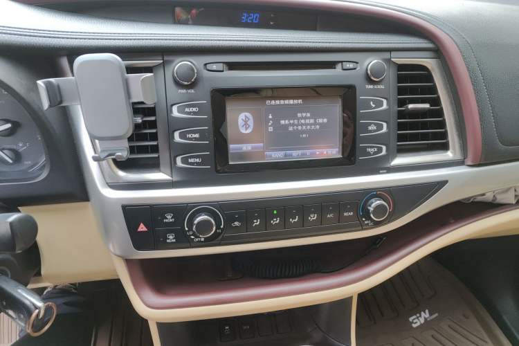 Used Toyota Highlander 2015 2.0T Two-Wheel Drive Elite Edition 5 Seats Audio And AC Panel