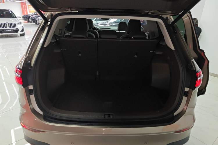 Used Volkswagen Viloran 2020 330TSI Luxury Edition Trunk