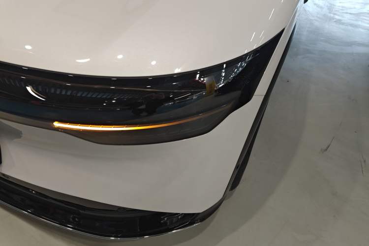 Used Zeekr 7X 2025 100 kWh Long-Range Rear-Wheel Drive with Intelligent Driving Features
