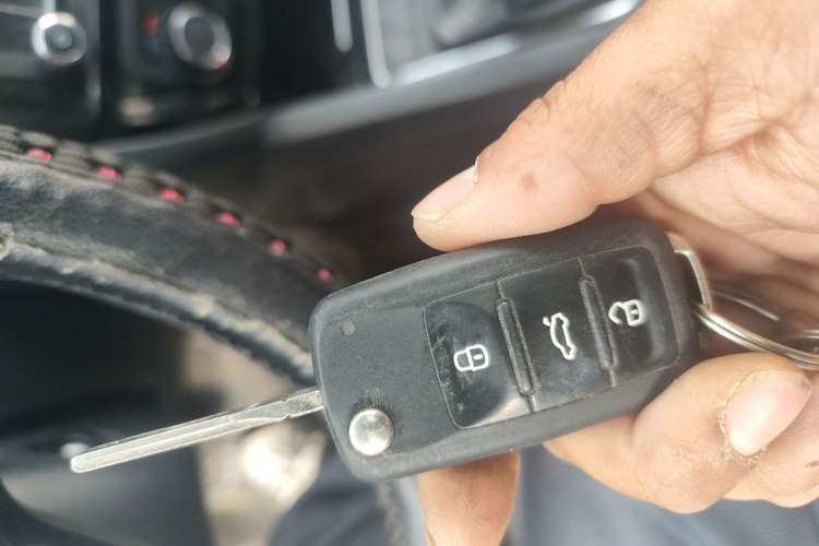 Used Volkswagen Sagitar 2015 1.6L Manual Comfort Model Vehicle Key