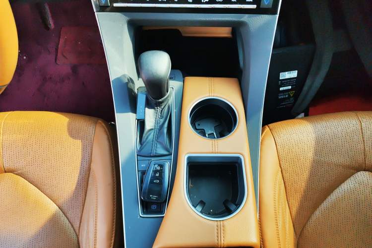 Used Toyota Avalon 2019 2.5L Touring Premium Version China VI Standard
