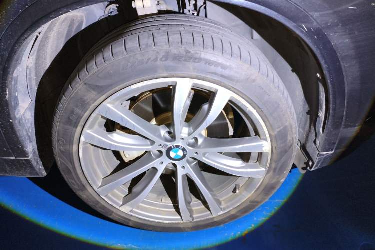 Used BMW X5 2018 xDrive35i M Sport Luxury Edition Right Front Wheel Hub